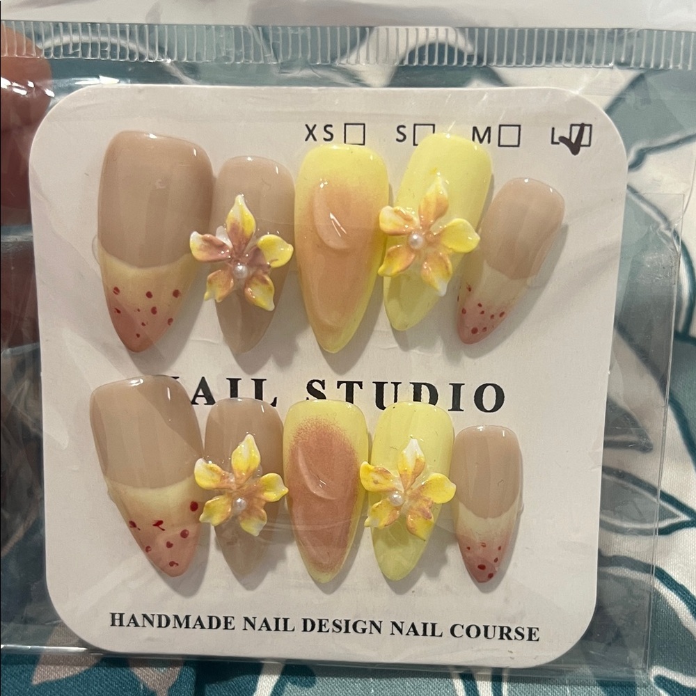 Floral Yellow and Beige Press-On Nails Size L